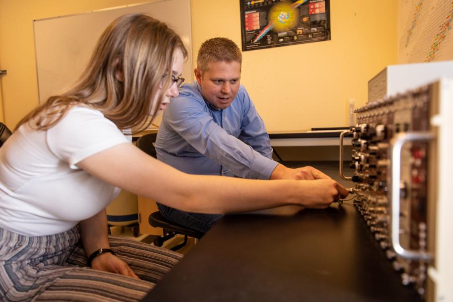 Senior Berit Lunstad and professor Ben Carlson
